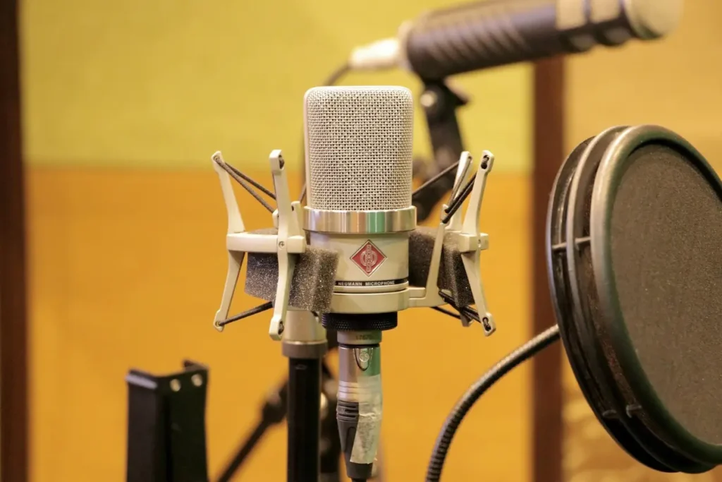 Live content dubbing